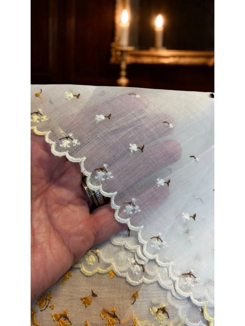 Vintage White Handkerchief With Yellow & White Floral Embroidery And Scalloped E - Picture 2 of 4